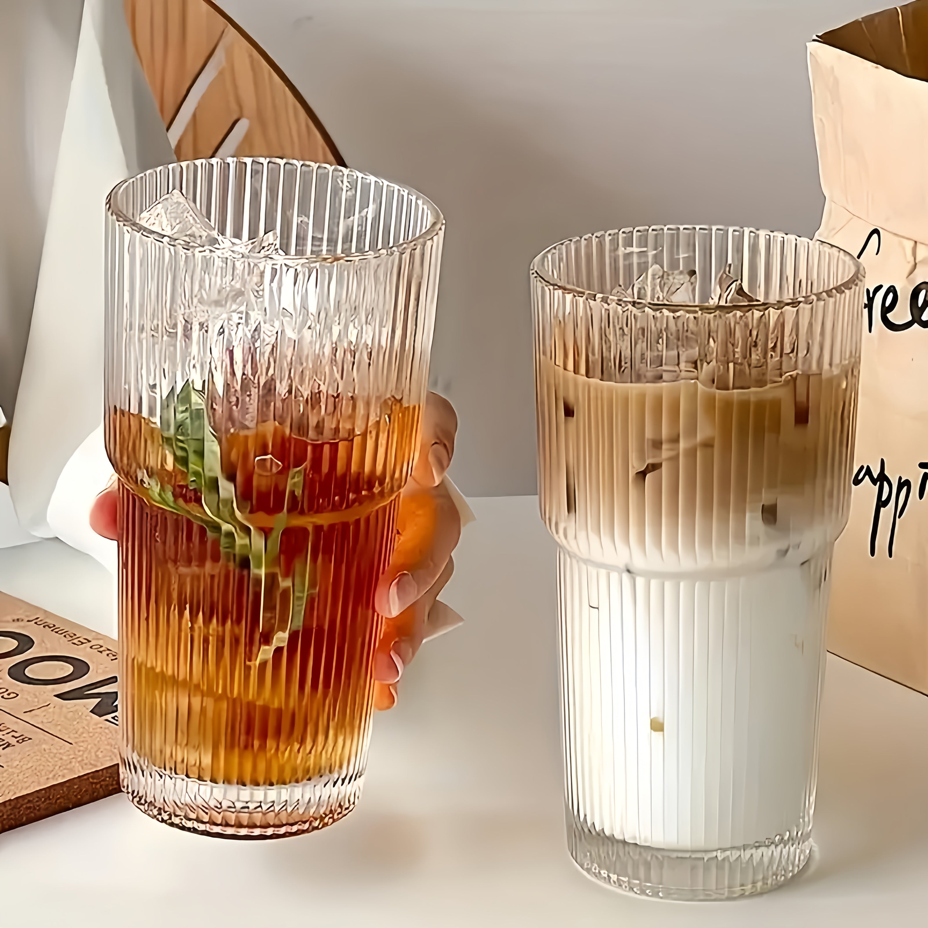 2pcs Ribbed Glass with Straw And Plastic Lid And Straw Brush, Perfect for Iced Coffee, Juice, Smoothie Cocktails, Etc., Suitable for Home, Office, Party Supplies, 20 Ounces